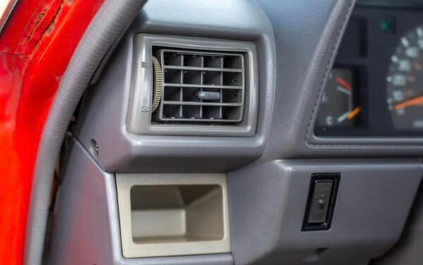1987 Toyota Pickup 4×4 - Image 5