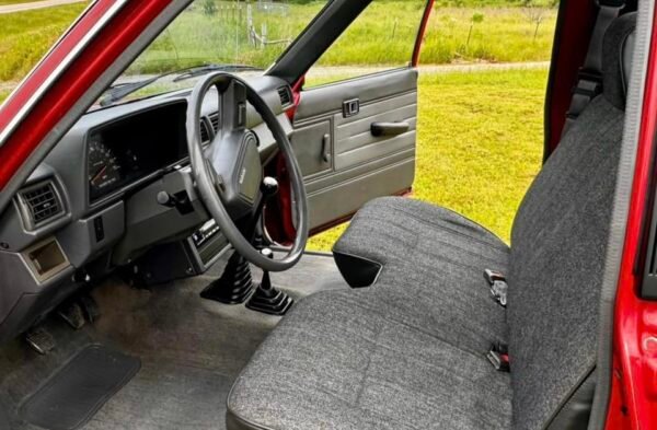 1987 Toyota Pickup 4×4 - Image 3