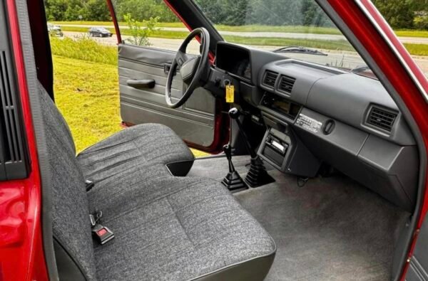 1987 Toyota Pickup 4×4 - Image 2