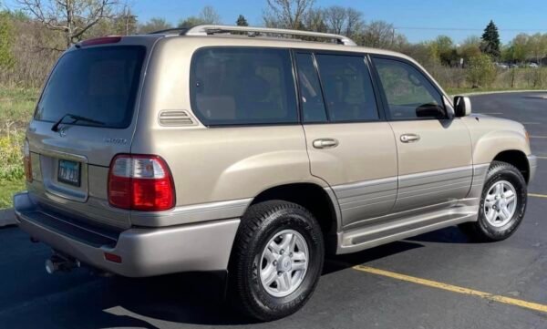 2000 Lexus LX 470 - Image 12