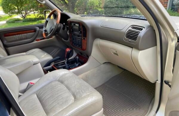 2000 Lexus LX 470 - Image 10