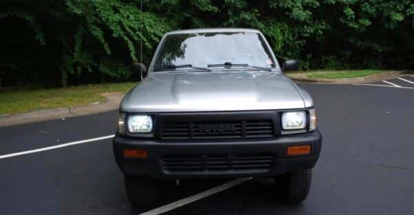 1989 Toyota Pickup SR5 XtraCab 4x4 - Image 11