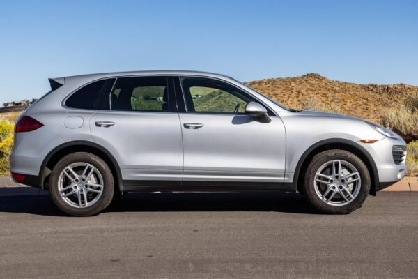 2012 Porsche Cayenne S - Image 17