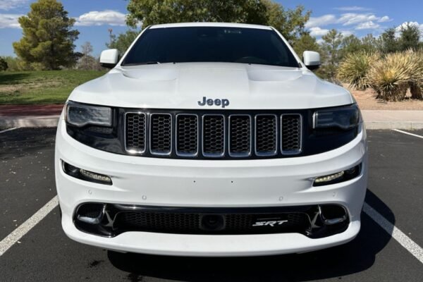 2016 Jeep Grand Cherokee SRT - Image 9