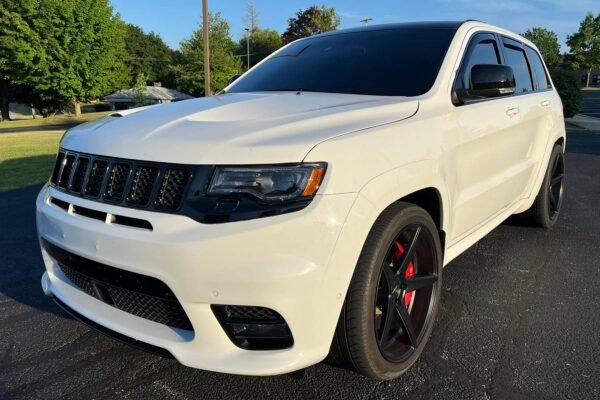 2017 Jeep Grand Cherokee SRT - Image 9