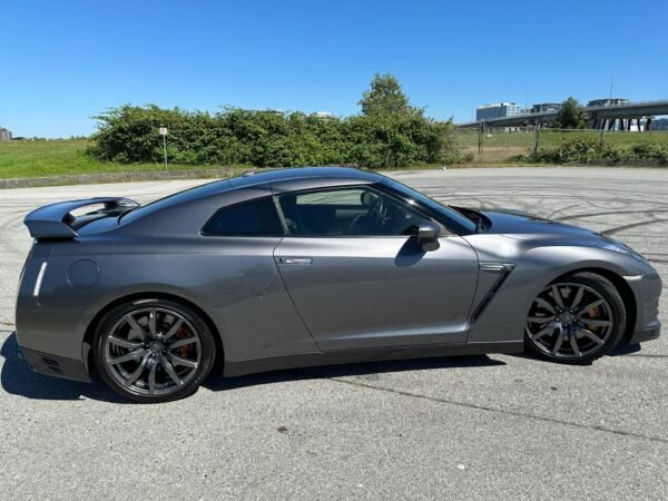 2014 Nissan GT-R Premium - Image 12