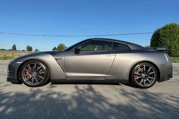 2014 Nissan GT-R Premium - Image 11