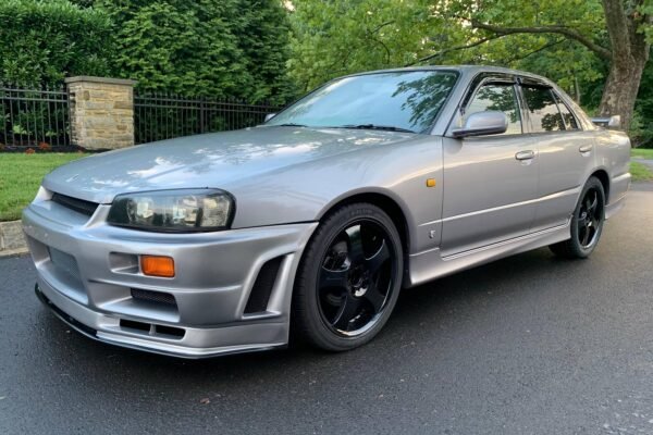 1998 Nissan Skyline 25GT-X Sedan - Image 4