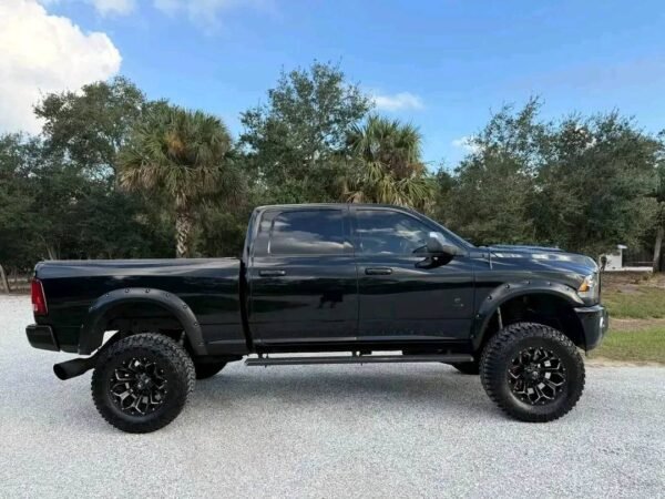 2014 Dodge Ram 2500 crew cab - Image 14