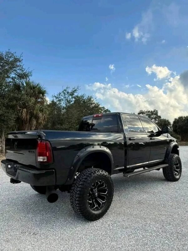 2014 Dodge Ram 2500 crew cab - Image 13