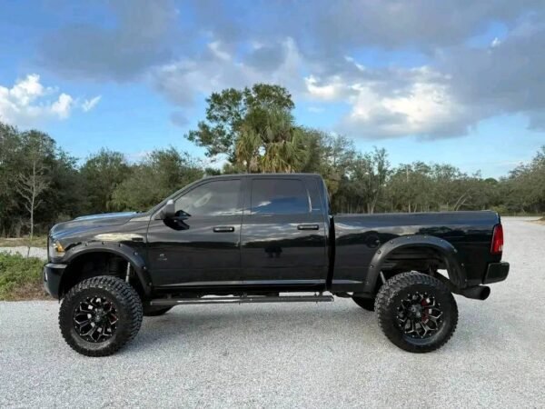 2014 Dodge Ram 2500 crew cab - Image 12