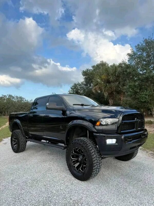 2014 Dodge Ram 2500 crew cab - Image 7