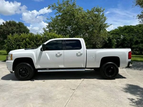 2013 Chevy Silverado LTZ duramax 111k miles. - Image 8