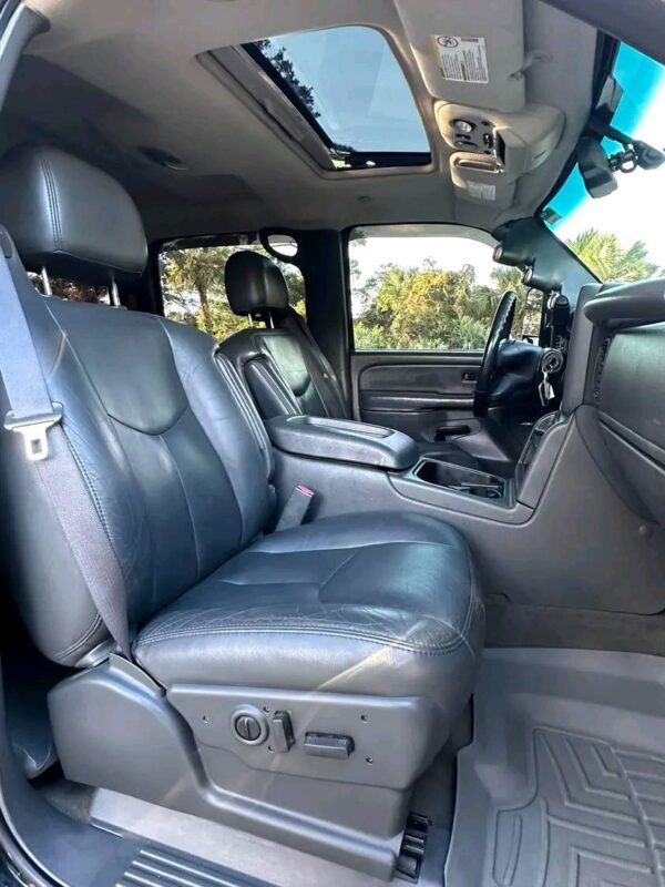 2006 Chevrolet Silverado. Just hit 159k miles - Image 10