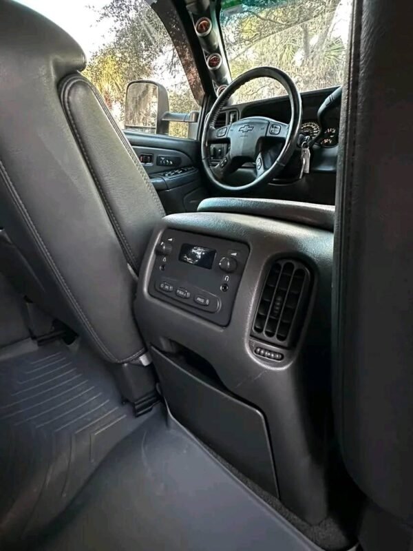 2006 Chevrolet Silverado. Just hit 159k miles - Image 7