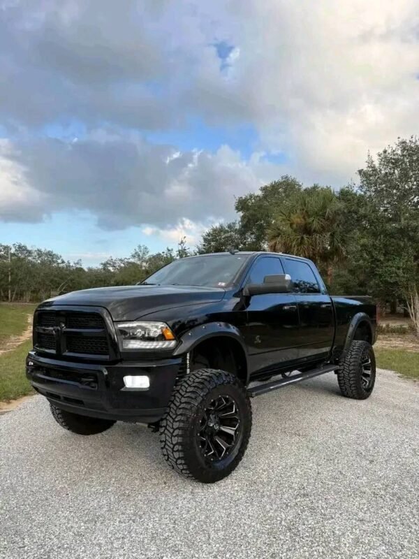 2014 Dodge Ram 2500 crew cab - Image 3