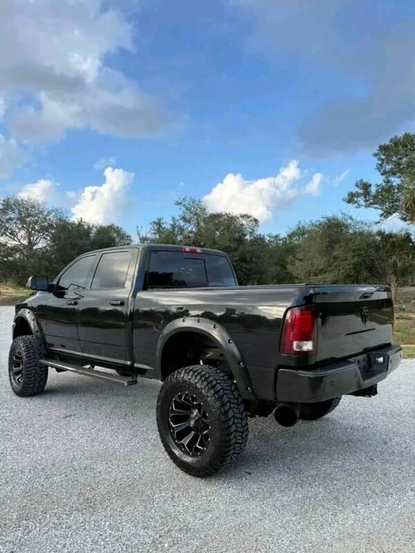 2014 Dodge Ram 2500 crew cab - Image 2