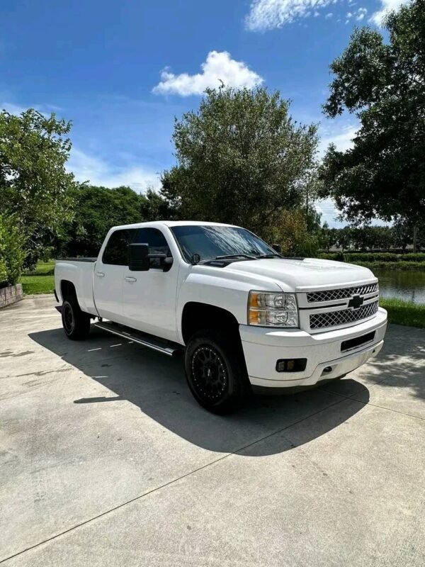2013 Chevy Silverado LTZ duramax 111k miles. - Image 6