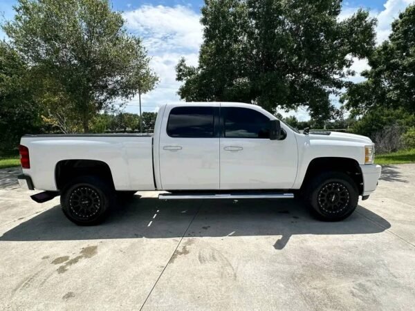 2013 Chevy Silverado LTZ duramax 111k miles. - Image 5