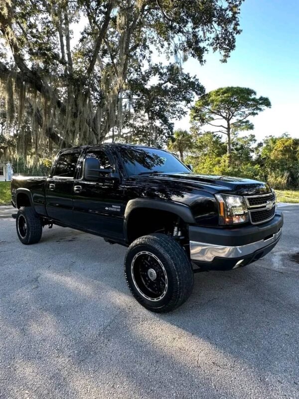 2006 Chevrolet Silverado. Just hit 159k miles - Image 4