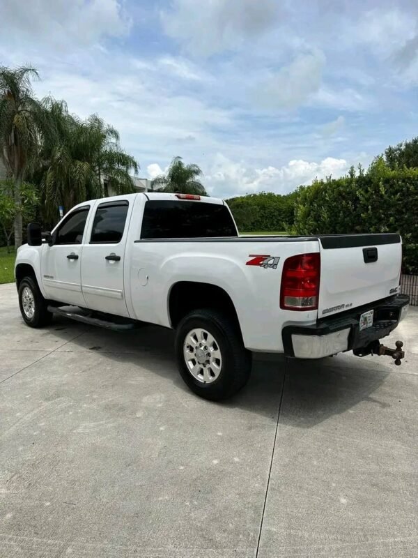 2014 GMC Duramax 4x4 - Image 13