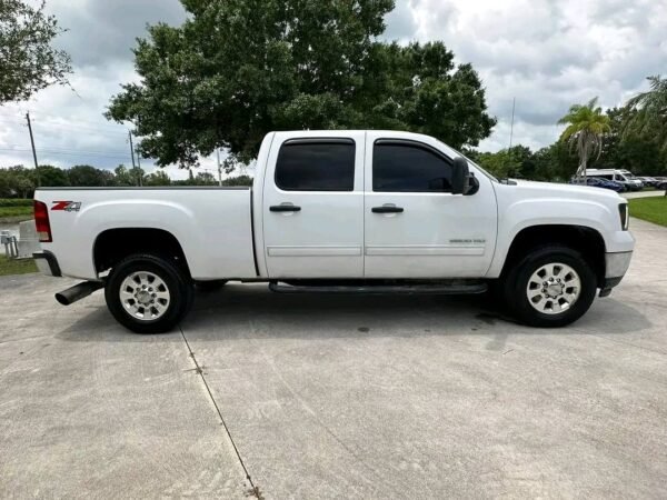 2014 GMC Duramax 4x4 - Image 12