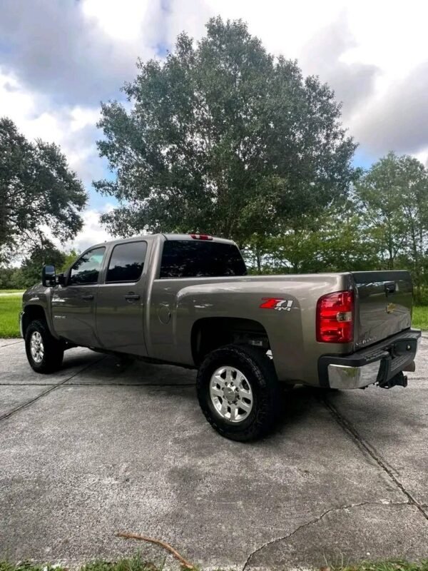 2013 Chevy Silverado 2500 4x4 LT - Image 13