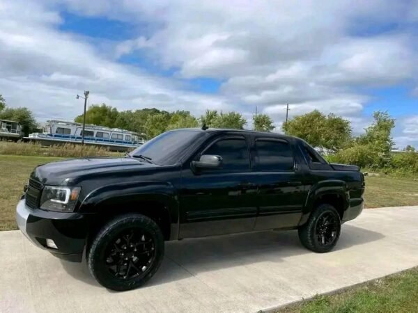 2011 Chevy Avalanche LTZ Z71 4x4 - Image 19