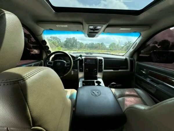 2011 Ram 2500 crew cab short bed 4x4 - Image 16