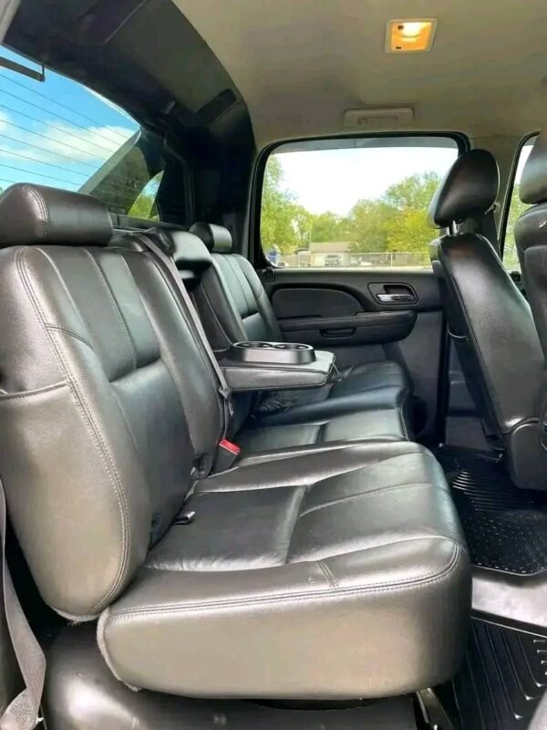 2011 Chevy Avalanche LTZ Z71 4x4 - Image 15