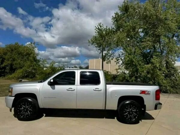 2011 Chevy Silverado 1500 LT Z71 4x4 - Image 15