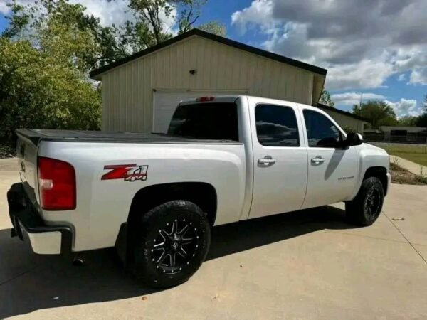 2011 Chevy Silverado 1500 LT Z71 4x4 - Image 14