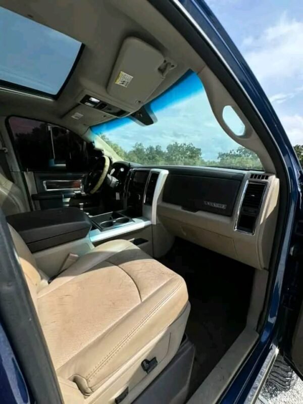2011 Ram 2500 crew cab short bed 4x4 - Image 13
