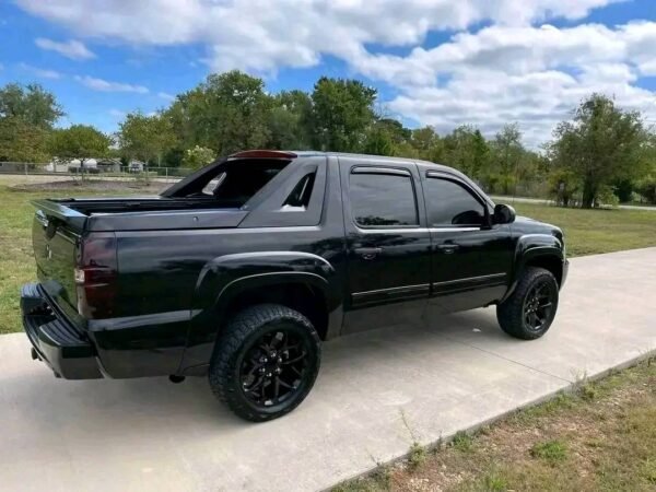 2011 Chevy Avalanche LTZ Z71 4x4 - Image 13