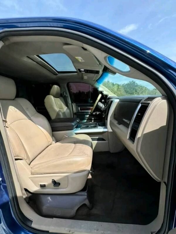 2011 Ram 2500 crew cab short bed 4x4 - Image 11
