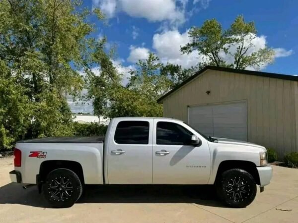 2011 Chevy Silverado 1500 LT Z71 4x4 - Image 13