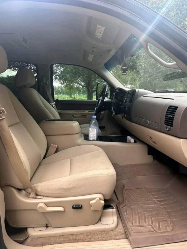2013 Chevy Silverado 2500 4x4 LT - Image 6