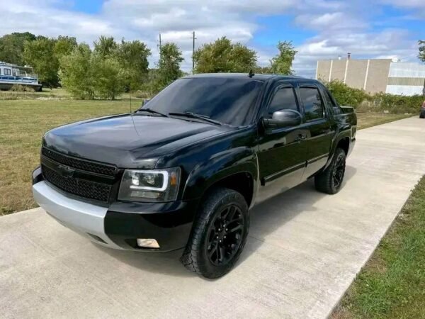 2011 Chevy Avalanche LTZ Z71 4x4 - Image 10