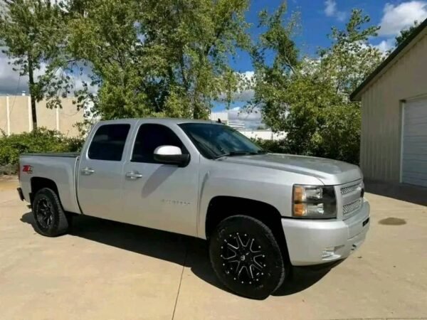 2011 Chevy Silverado 1500 LT Z71 4x4 - Image 12