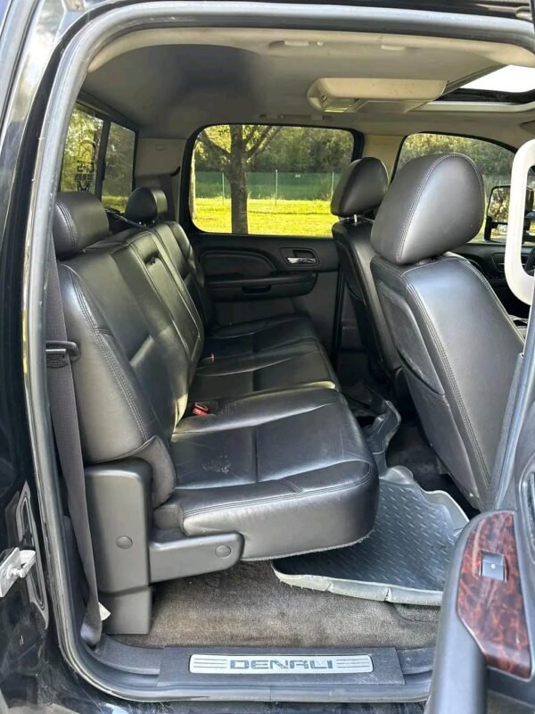 2011 GMC Sierra 2500 crew cab short bed 4x4 with 6.6 duramax diesel and allision transmission. - Image 5