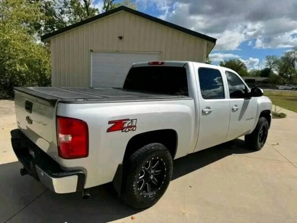 2011 Chevy Silverado 1500 LT Z71 4x4 - Image 11