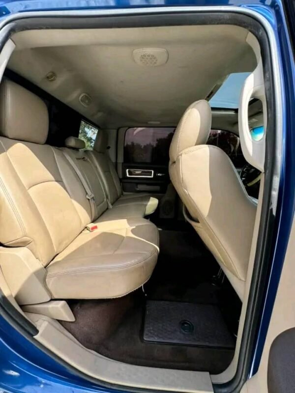 2011 Ram 2500 crew cab short bed 4x4 - Image 7