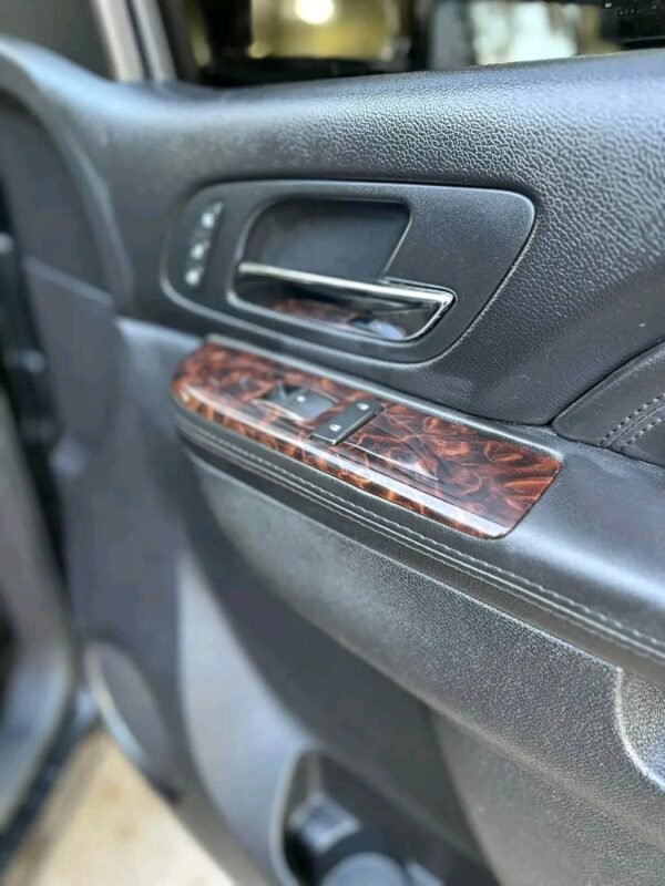2011 GMC Sierra 2500 crew cab short bed 4x4 with 6.6 duramax diesel and allision transmission. - Image 4