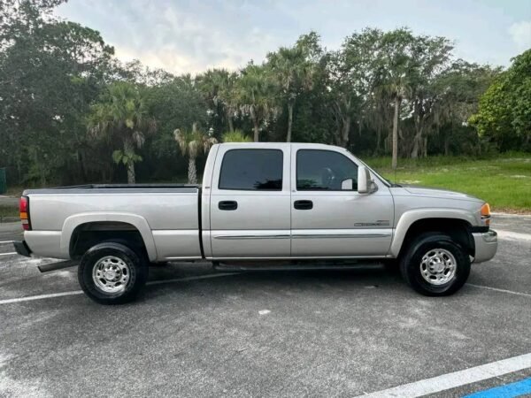 2005 GMC Sierra 2500 HD 2WD