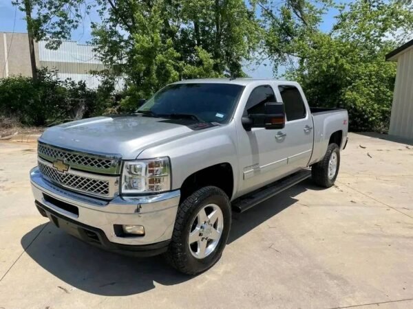 2011 Chevy Silverado 2500HD LT 4x4 - Image 34