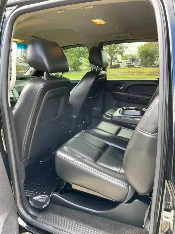 2011 Chevy Avalanche LTZ Z71 4x4 - Image 6