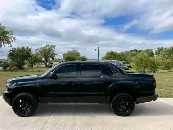 2011 Chevy Avalanche LTZ Z71 4x4 - Image 4