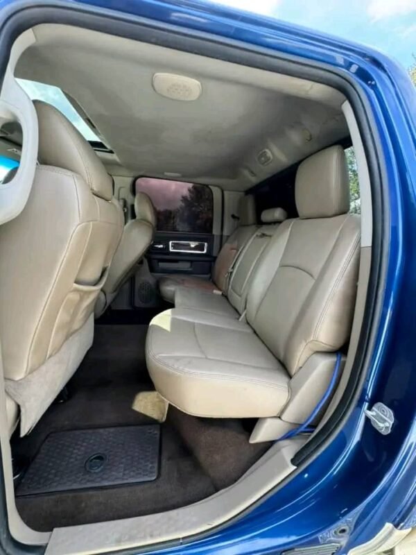 2011 Ram 2500 crew cab short bed 4x4 - Image 4