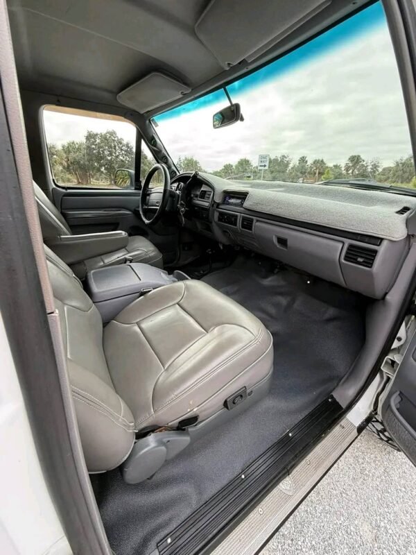 1996 Bronco with a 1995 powerstroke engine swap. - Image 12