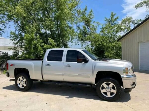 2011 Chevy Silverado 2500HD LT 4x4 - Image 32